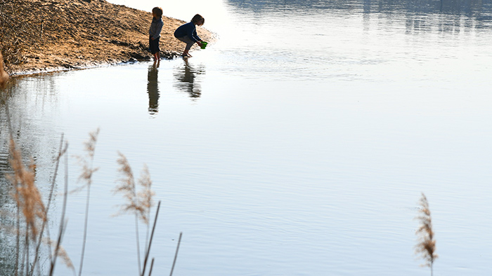 Enfants Rhône Enfants au bord du Rhône à Lyon